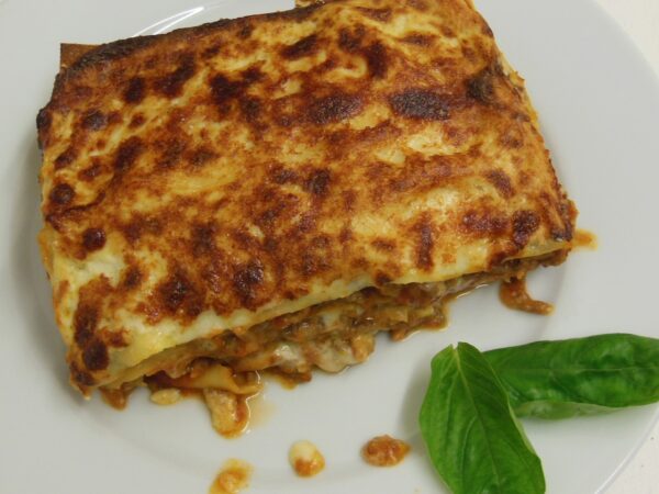 lasagna, meal, mozzarella-605655.jpg